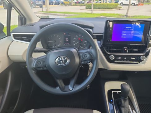 Used 2025 Toyota Corolla LE FWD image 17