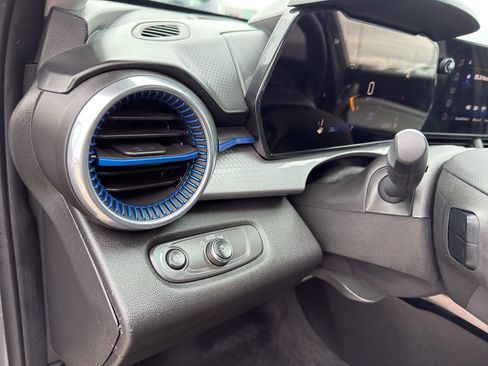 Used 2024 Chevrolet Trax LT w/ Driver Confidence Package image 14