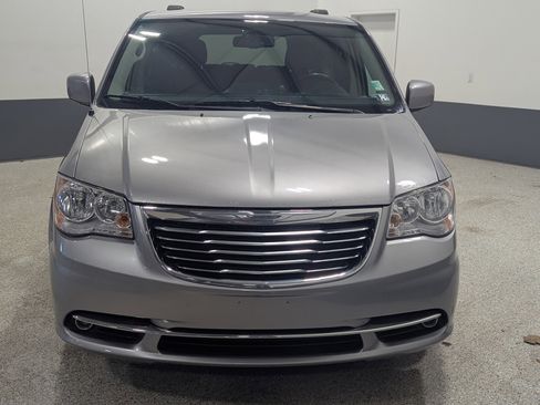 Used 2016 Chrysler Town & Country Touring w/ Driver Convenience Group image 8