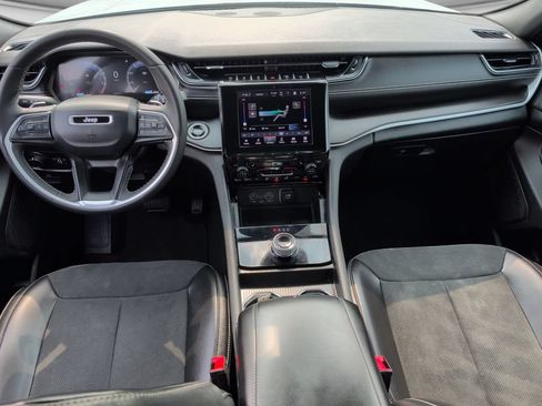 Used 2024 Jeep Grand Cherokee Altitude AWD/4WD image 21