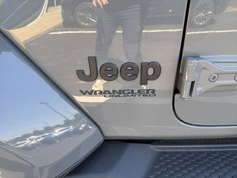 Used 2022 Jeep Wrangler Unlimited Sahara AWD/4WD image 6