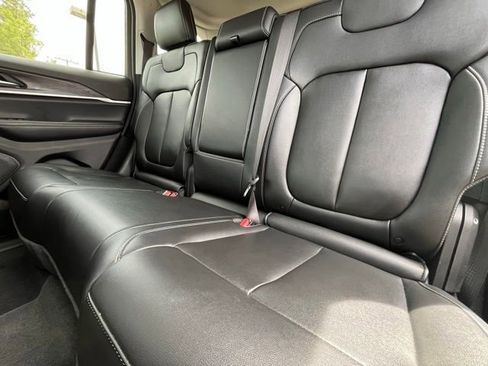 Used 2023 Jeep Grand Cherokee Limited w/ Black Appearance Package AWD/4WD image 25