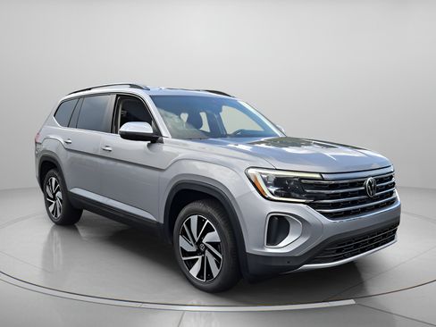 Used 2025 Volkswagen Atlas SE FWD image 7