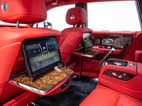 Used 2019 Rolls-Royce Phantom Sedan RWD image 30
