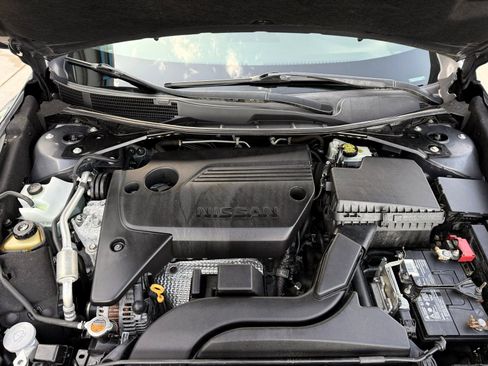 Used 2017 Nissan Altima FWD image 38