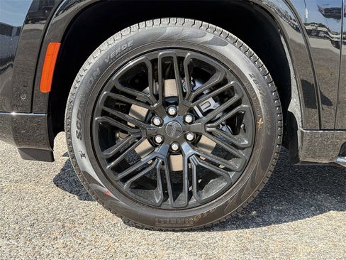 New 2025 Jeep Wagoneer L Series II w/ Convenience Group I image 9