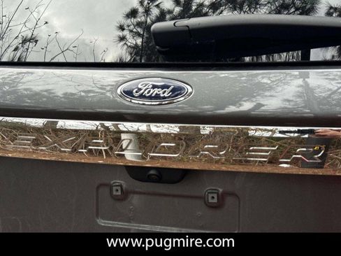 Used 2024 Ford Explorer XLT image 10