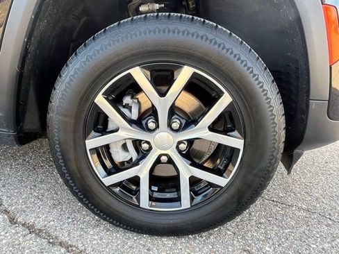 Used 2024 Jeep Grand Cherokee Limited image 9