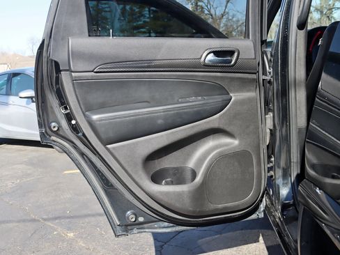 Used 2017 Jeep Grand Cherokee Altitude image 34