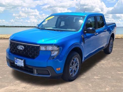 Certified 2025 Ford Maverick XLT w/ Equipment Group 301A AWD/4WD image 8