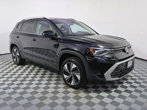 Used 2025 Volkswagen Taos SE AWD/4WD image 8