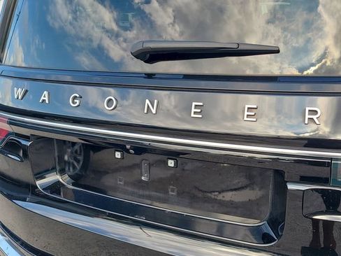 Used 2024 Jeep Wagoneer Series II w/ Flexible Seating Group image 9