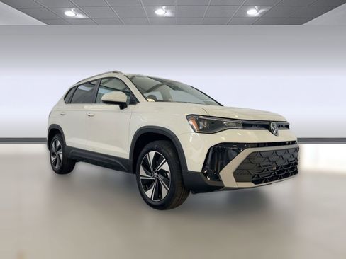 New 2026 Volkswagen Taos SE image 7