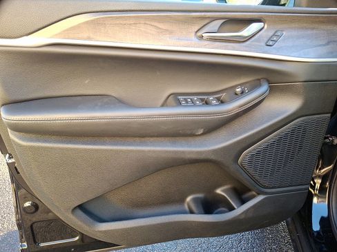 New 2025 Jeep Grand Cherokee Limited image 10