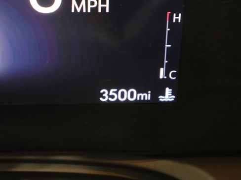 Used 2024 Buick Encore GX Avenir w/ Avenir Convenience Package image 39