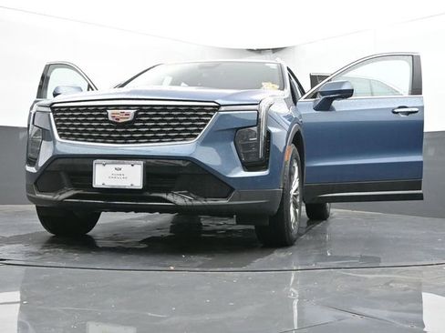Used 2025 Cadillac XT4 Premium Luxury image 67
