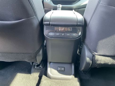 Used 2025 Toyota Highlander LE FWD image 24