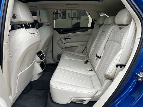 Used 2017 Bentley Bentayga image 19