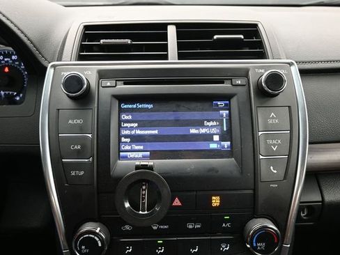 Used 2016 Toyota Camry LE FWD image 15