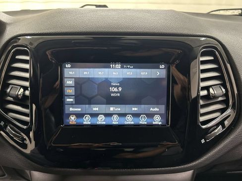 Used 2019 Jeep Compass Latitude AWD/4WD image 14