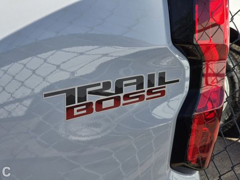 Certified 2024 Chevrolet Colorado Trail Boss w/ Technology Package AWD/4WD image 8