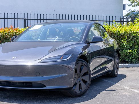 Used 2025 Tesla Model 3 Long Range RWD image 18