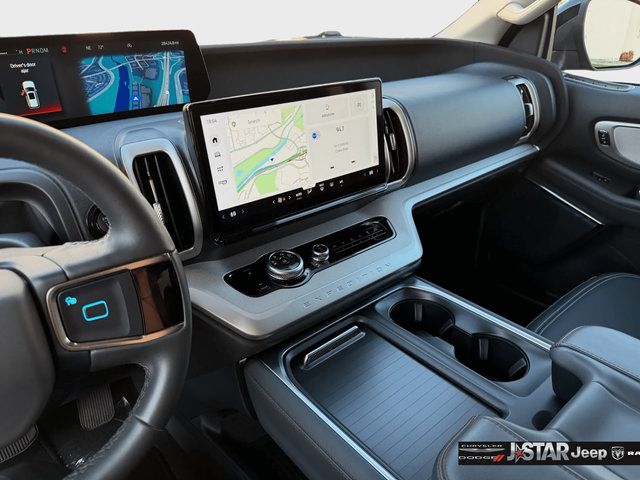 Used 2025 Ford Expedition Active AWD/4WD image 20