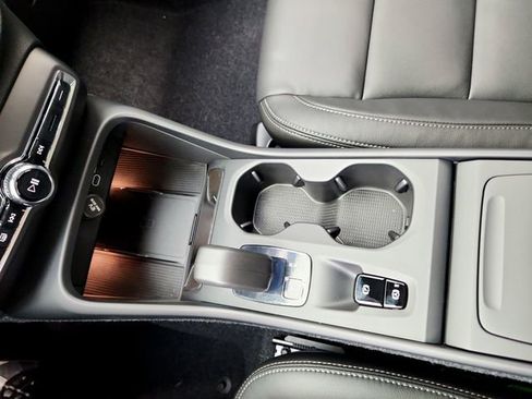 New 2026 Volvo XC40 B5 Core w/ Climate Package image 25