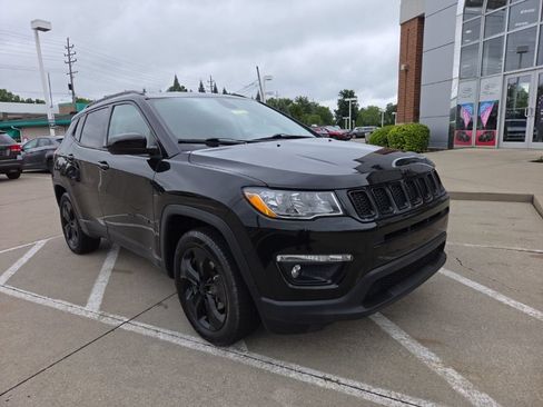 Certified 2018 Jeep Compass Latitude w/ Popular Equipment Group FWD image 3
