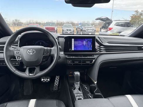 Used 2025 Toyota Camry SE image 14