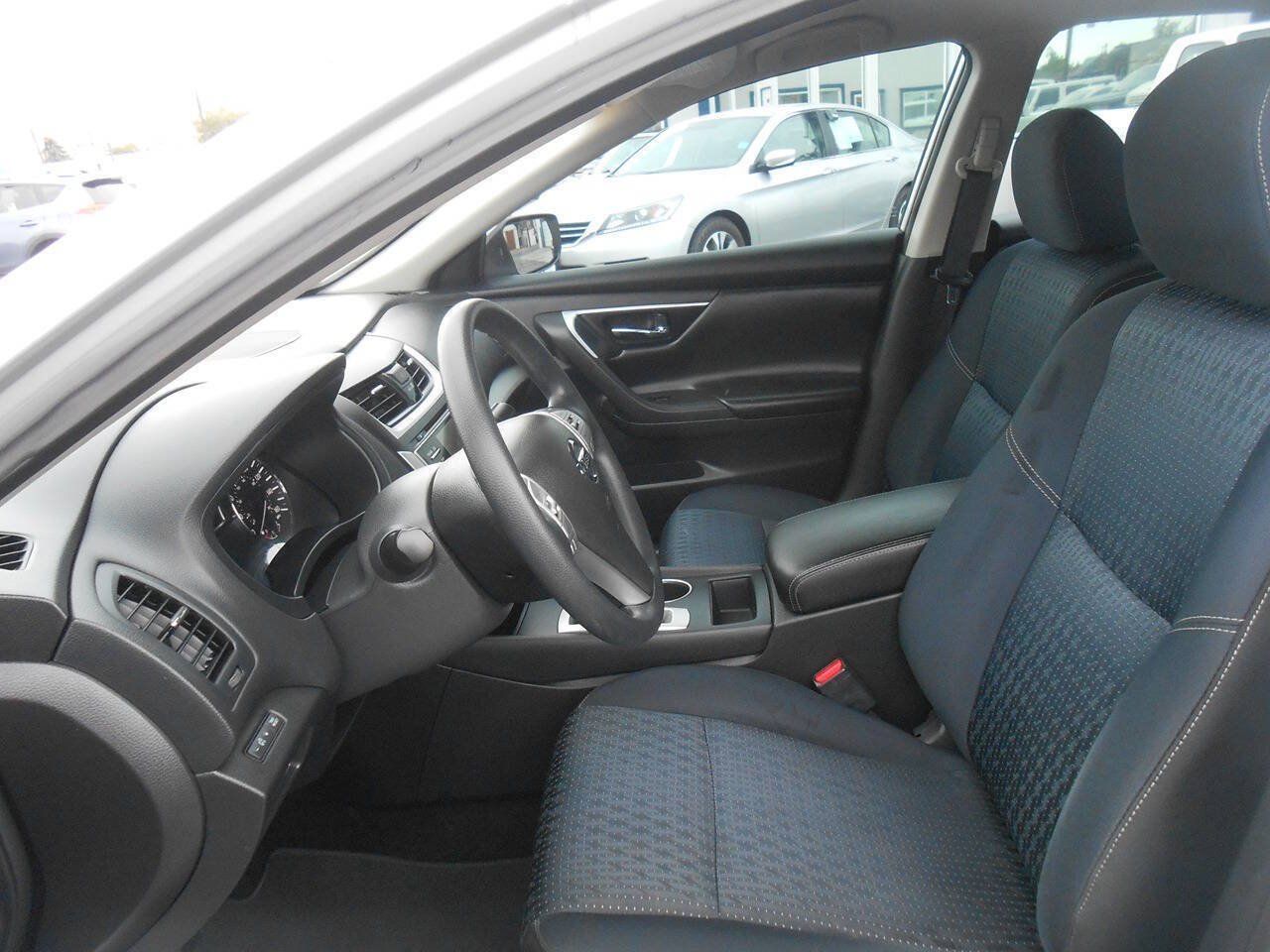 Used 2016 Nissan Altima 2.5 S w/ Power Driver Seat Package FWD image 10