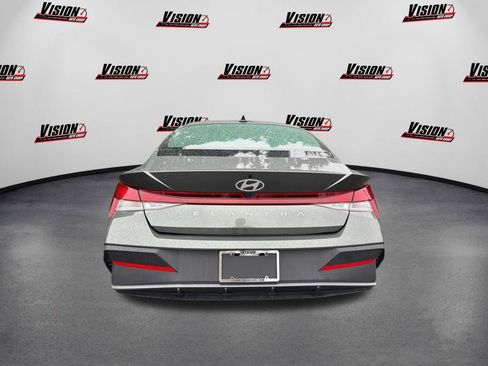 Certified 2025 Hyundai Elantra SE image 6
