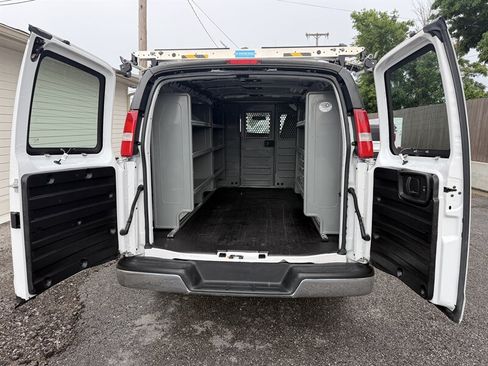 Used 2022 GMC Savana 2500 w/ Chrome Appearance Package RWD image 21