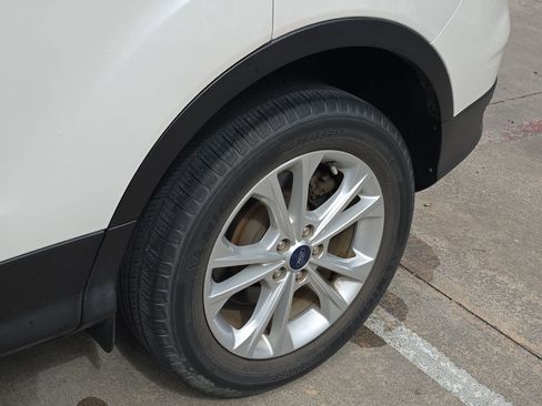 Certified 2019 Ford Escape SEL image 10