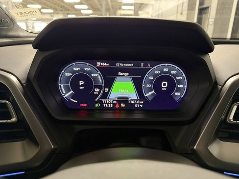 Used 2024 Audi Q4 e-tron Prestige image 10