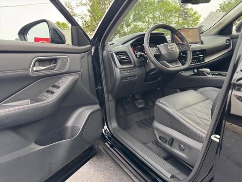 Certified 2025 Nissan Rogue Platinum w/ Platinum Premium Package FWD image 15