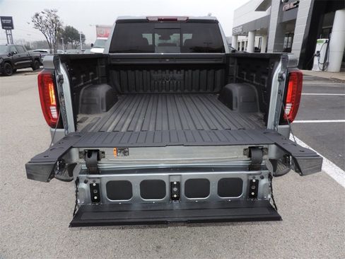 New 2026 GMC Sierra 1500 SLT image 17
