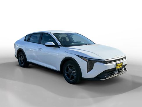 New 2025 Kia K4 LXS image 7