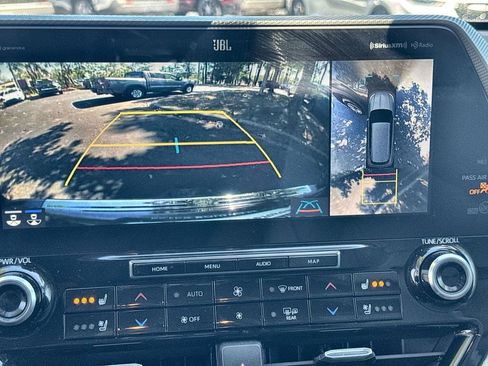 Used 2021 Toyota Highlander Platinum image 25