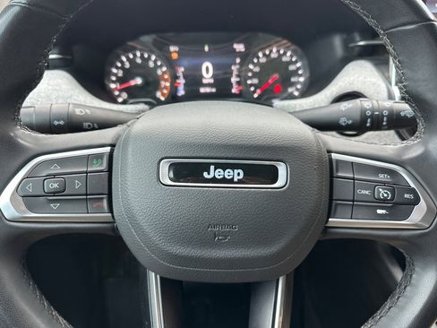 Used 2024 Jeep Compass Latitude image 35