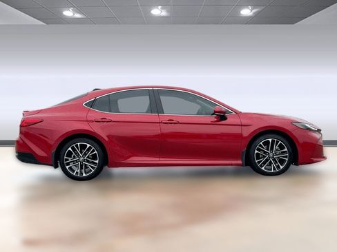 Used 2025 Toyota Camry XLE w/ Premium Package image 8