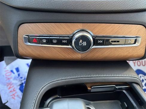 Used 2023 Volvo XC90 B5 Plus image 22