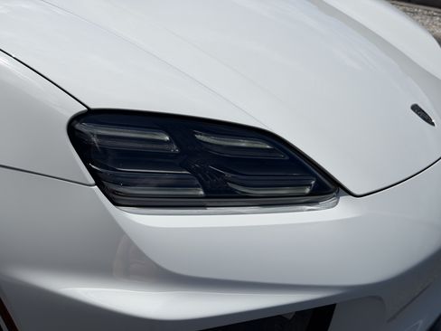 Certified 2024 Porsche Macan Turbo Electric AWD/4WD image 13