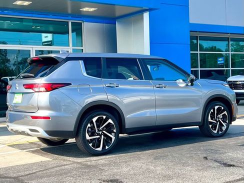 Used 2024 Mitsubishi Outlander SE image 4