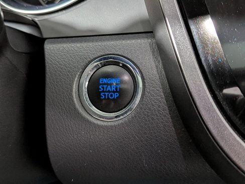 Used 2019 Toyota Camry XLE w/ Navigation Package image 23