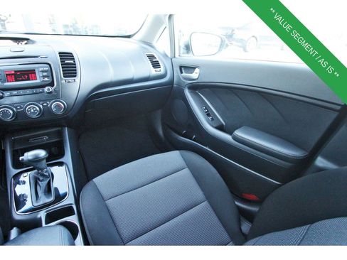 Used 2017 Kia Forte LX image 13