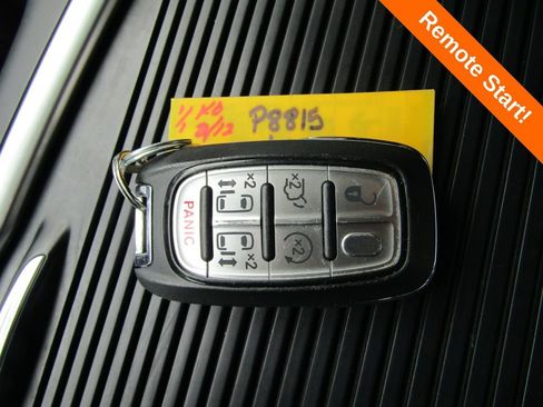 Used 2024 Chrysler Pacifica Touring-L FWD image 21