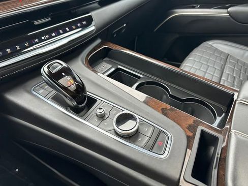 Used 2021 Cadillac Escalade Premium Luxury Platinum image 17