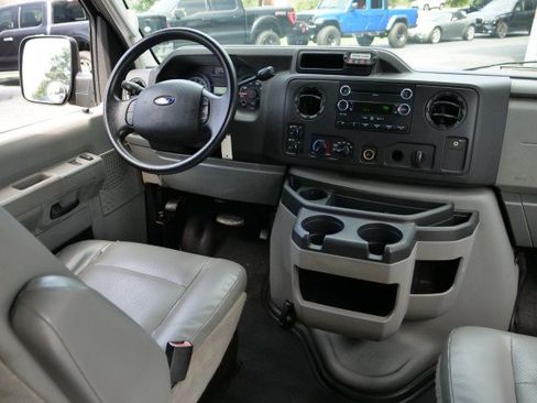 Used 2010 Ford E-250 and Econoline 250 Extended RWD image 33