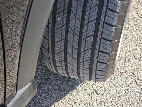 Used 2025 Honda Pilot Sport image 11